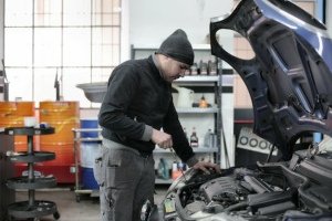 Engine maintenance service